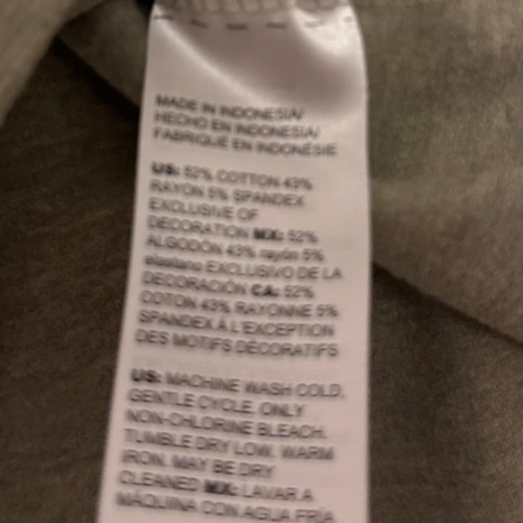 Chico’s zenergy Sage Green V-Neck Pocket Tee Size 3 (US 16–18) - Picture 4 of 5